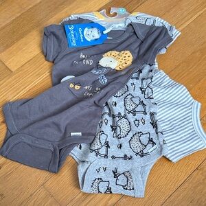 Gerber’s Gray and Yellow Baby Onesies with Hedgehog Pattern (3)